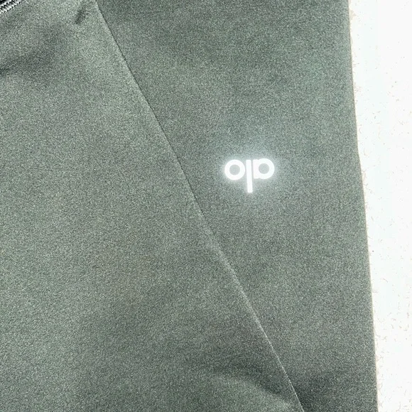NWOT alo yoga leggings - Picture 4 of 6